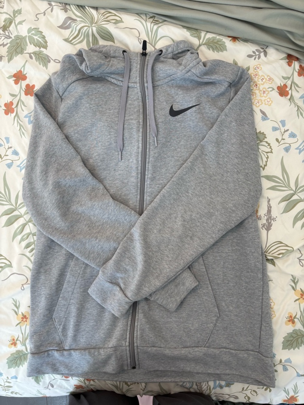 Nike Men’s Light Gray Full-Zip Hoodie with Black Swoosh
